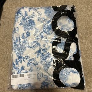 Brand New River floral puff sleeve play suit in light blue size 18 UK